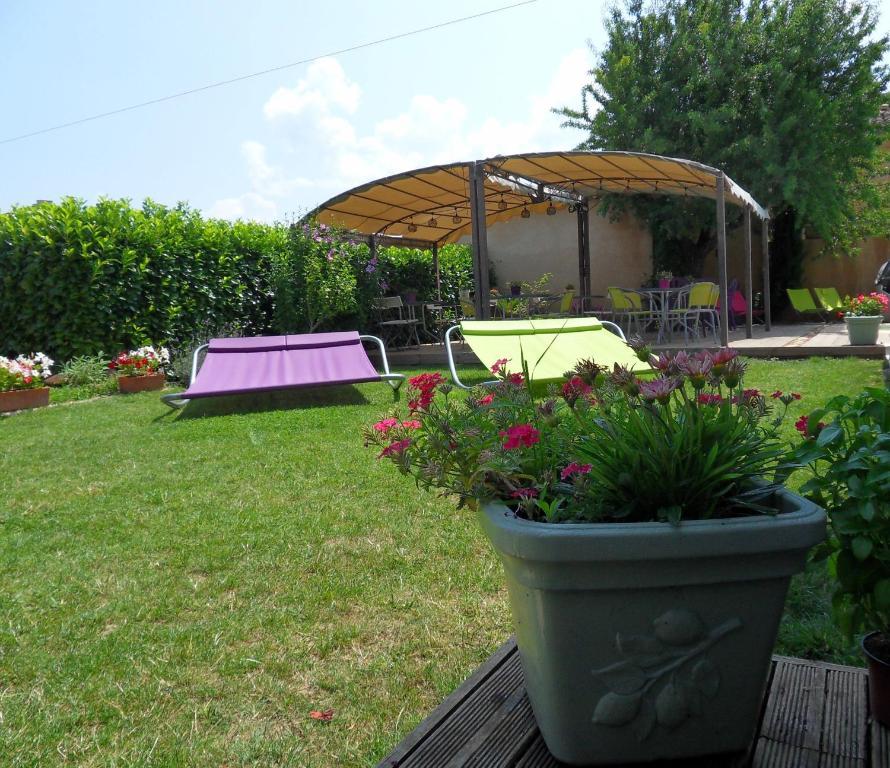 Oppède Le Jardin D'Ivana Chambres D'Hotes B&B Avec Piscine Chauffee الغرفة الصورة
